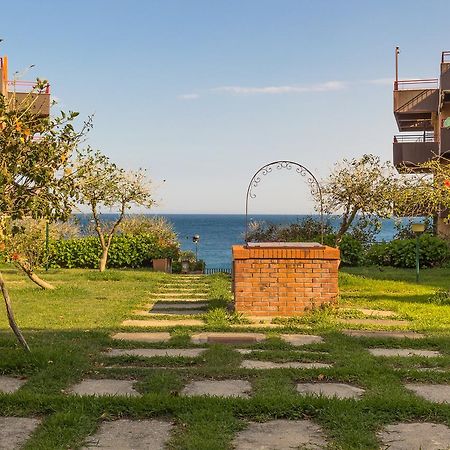 Blue Wood Apartment Letoianni Exterior foto
