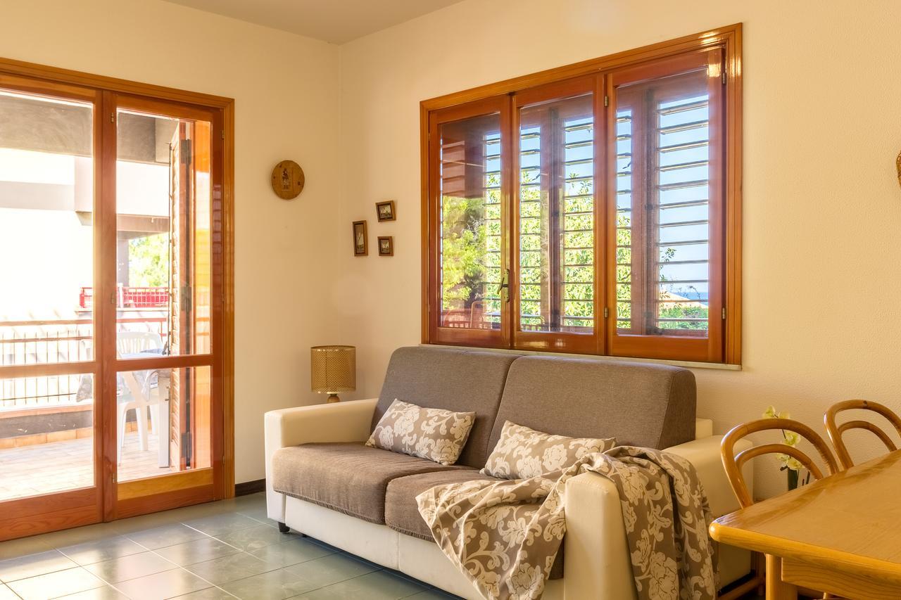 Blue Wood Apartment Letoianni Exterior foto