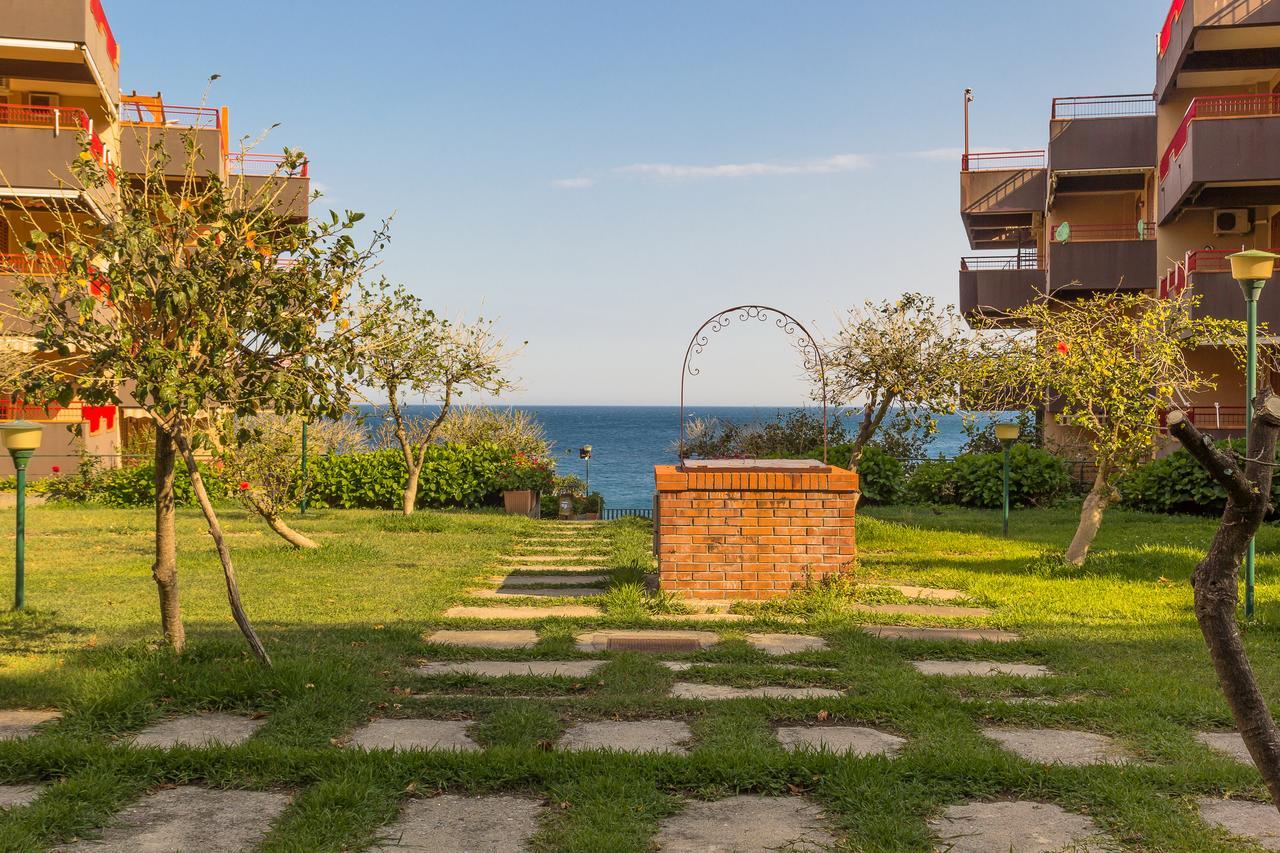 Blue Wood Apartment Letoianni Exterior foto